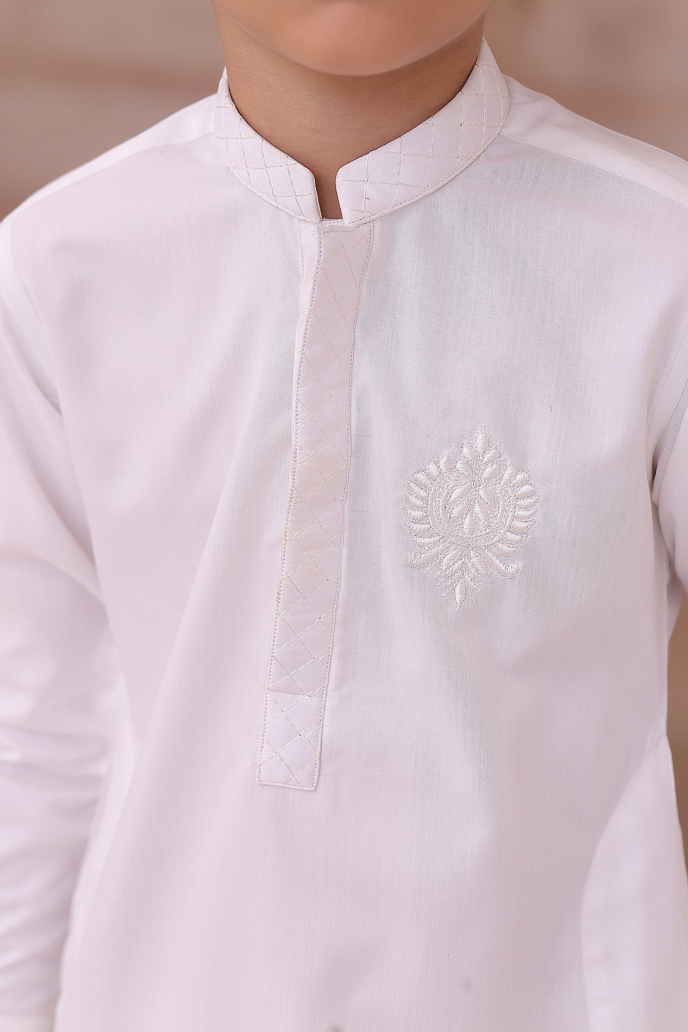 ER 701 White Kurta Pajama Design