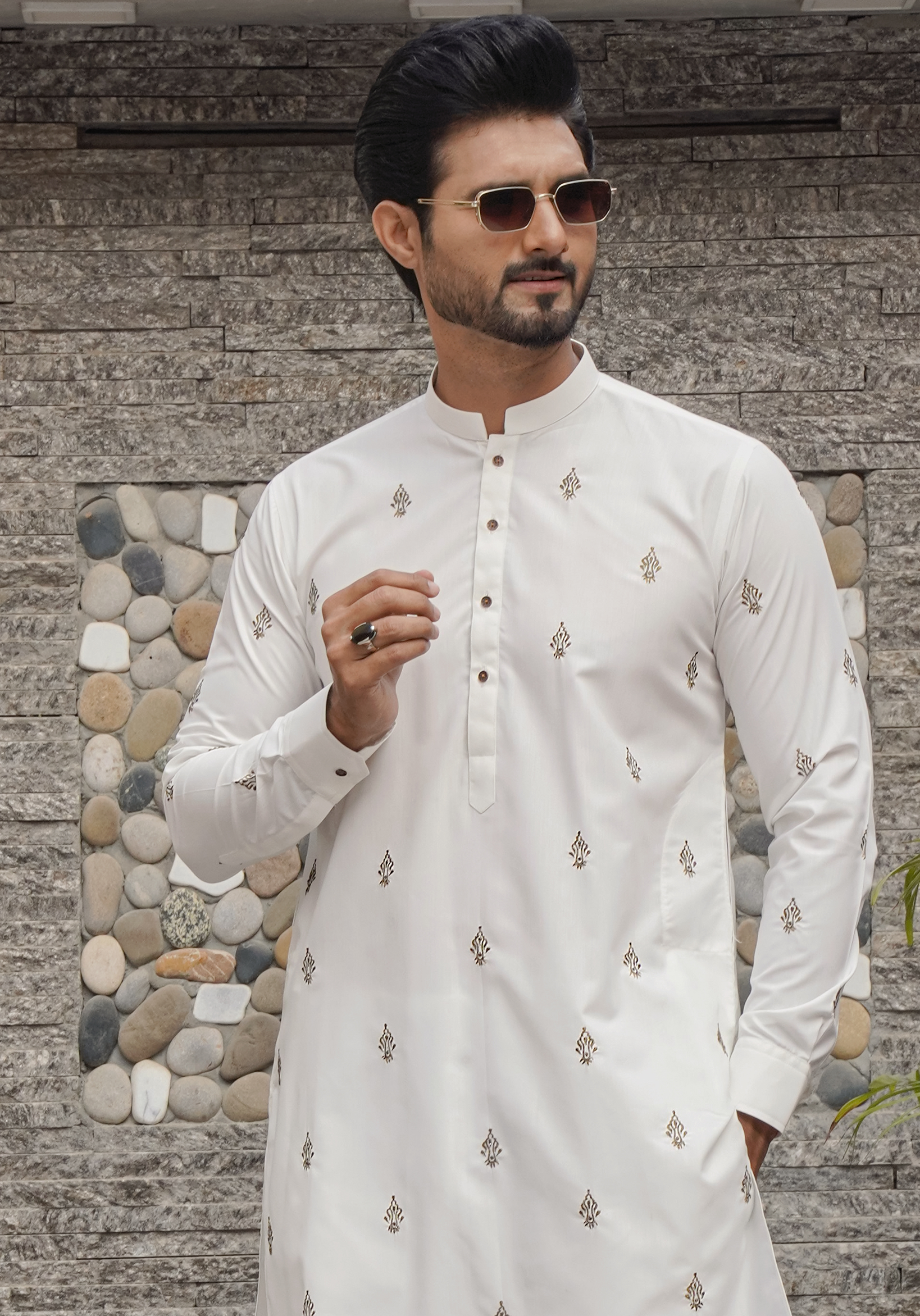 ER Wh532 White kurta pajama with simple motifs FOr men