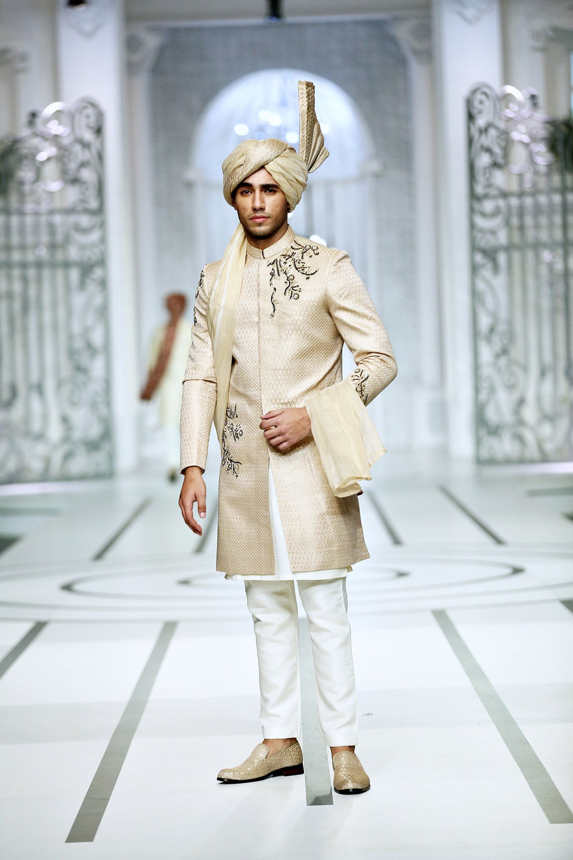 BCW 34: Handcrafted Banarsi Sherwani with Criss Cross Pattern - Elegant and Refined